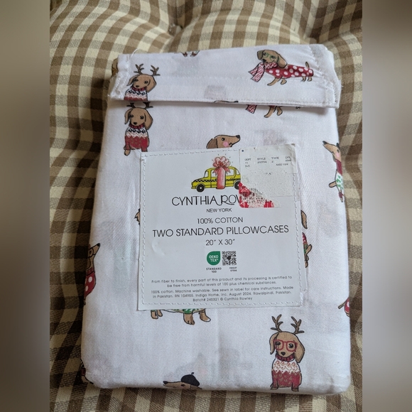 CYNTHIA ROWLEY 2 PC CHRISTMAS dachshunds Standard Cotton Pillowcases New - Picture 2 of 3